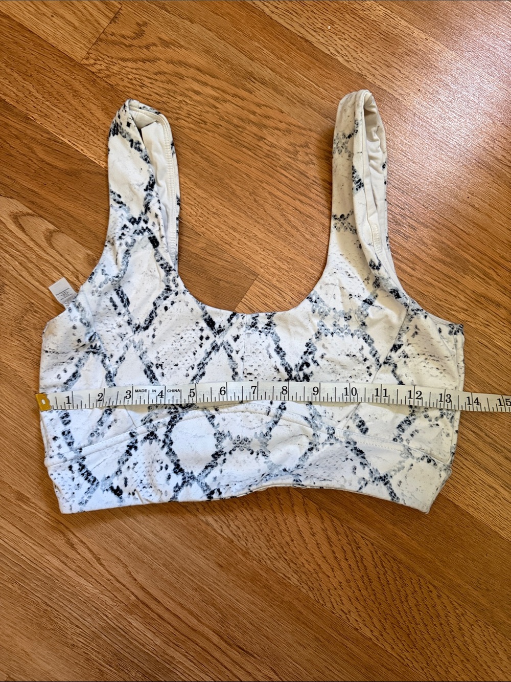 Varley Cream and Blue Snake-Print Leggings and Bra - Picture 6 of 11